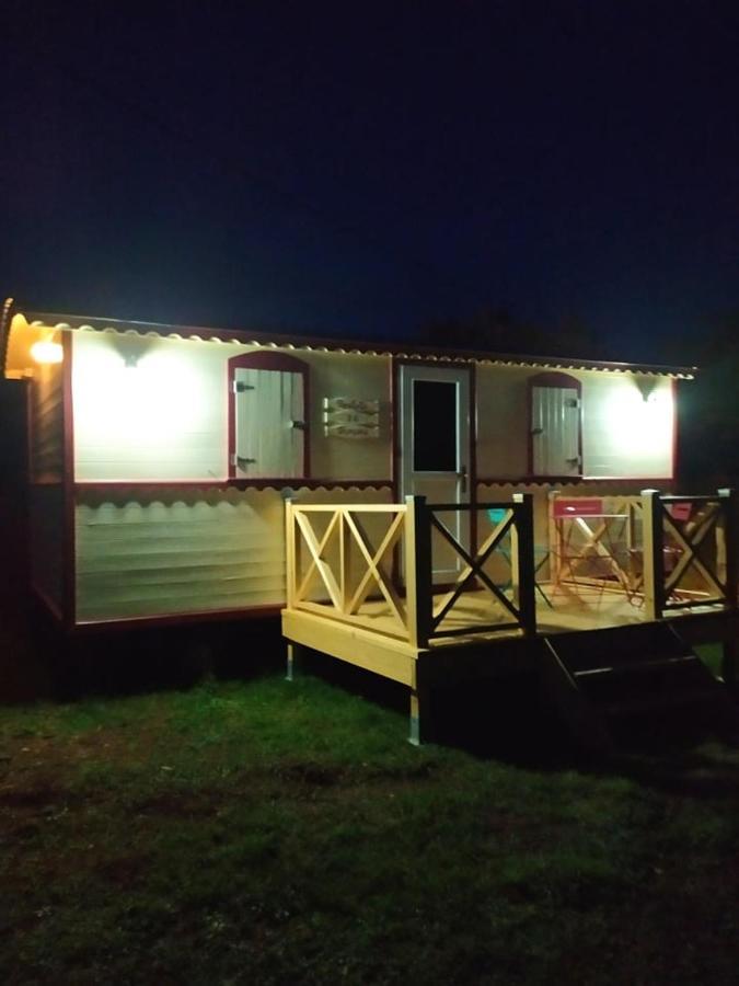 La Roulotte De Francine Affittacamere Chazeuil Esterno foto